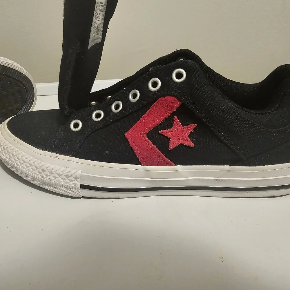 Converse All‎ Star Youth Size 2- Black Sneakers with Pink Star